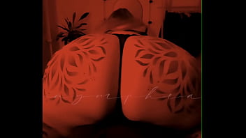 Des led rouge et un gros cul à claquer