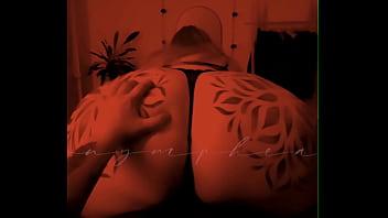 Des led rouge et un gros cul à claquer