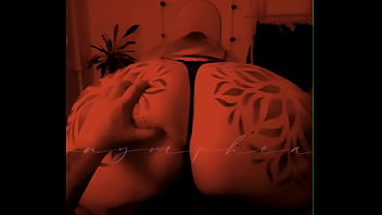 Des led rouge et un gros cul à claquer