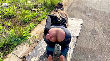 Moradora de rua fez anal na rua por dinheiro