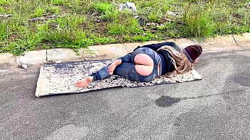 Moradora de rua fez anal na rua por dinheiro