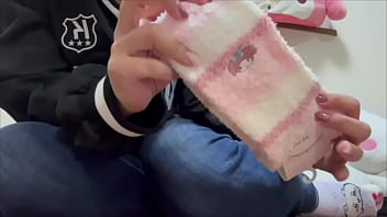 やっと家でオナニーできてスッキリする女子◯生。 とても気持ちよかったです。