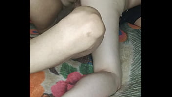 Mi prima esta bien arrecha y quiere que la follen mientras esta sola