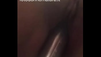 Milf amatoriale si diverte a giocare cosi