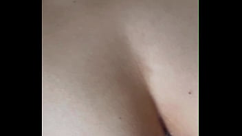 Milf suce une bonne bite et se fait démonter le cul et se prend tout le jus dans le cul