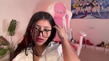 Virtual secretary does whatever it takes to avoid losing her job sub eng