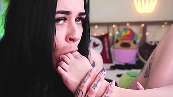 I licked super tasty feet and kitty