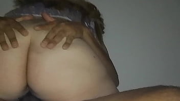 Vivi guedez brincado no celular