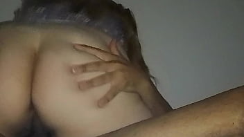 Vivi guedez brincado no celular