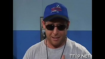 Babe shows off round wazoo