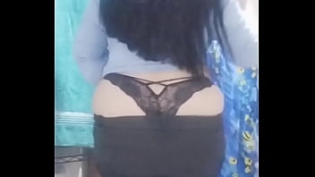 Secretaria culona mexicana se quita todo su uniforme en el cuatro de lavado del trabajo y muestra todos su culo gordo y sus ricos senos