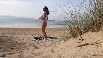 I filmed a curvy milf changing clothes and doing exercises on the beach I filmed a curvy milf changing clothes and doing exercises on the beach
