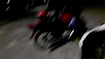 Profissional do sexo anal na rua por 30 reias