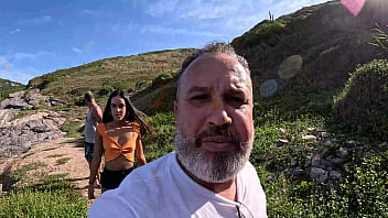 Meti a rola no pelo na novinha na beira da praia de búzios candy debby