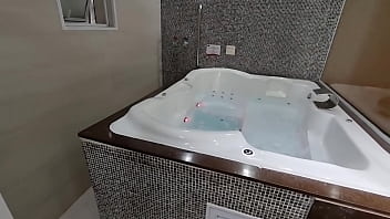 Vou gozar de novo dentro do seu cuzinho