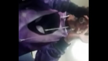 Metendo camisinha no nariz memo