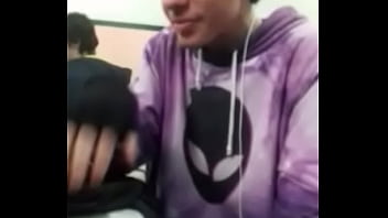 Metendo camisinha no nariz memo