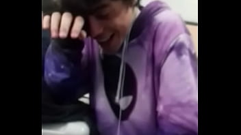 Metendo camisinha no nariz memo