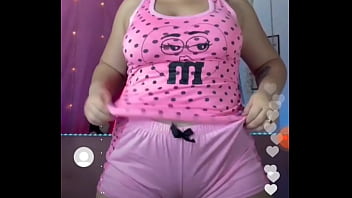 Gordibuena enseña pezones