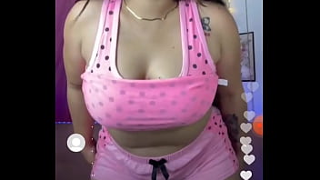 Gordibuena enseña pezones