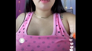 Gordibuena enseña pezones