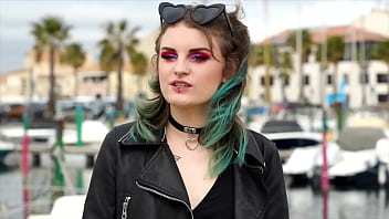 Trixy jeune et fougueuse veut une dp