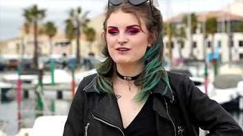 Trixy jeune et fougueuse veut une dp