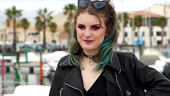 Trixy jeune et fougueuse veut une dp