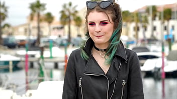 Trixy jeune et fougueuse veut une dp