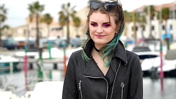 Trixy jeune et fougueuse veut une dp