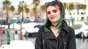 Trixy jeune et fougueuse veut une dp