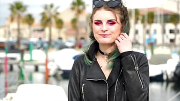 Trixy jeune et fougueuse veut une dp