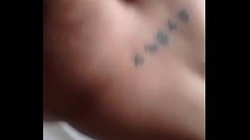 Comiéndose todo encima