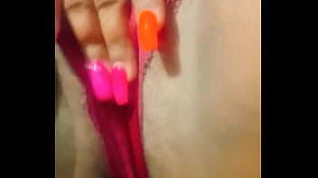 ¿quieres ver lo mojada que estoy