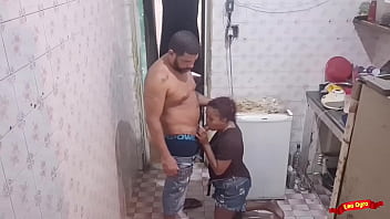 Comendo o cu da empregada