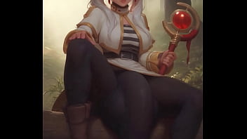 Hermosa chica de cabello blanco sentada en el bosque