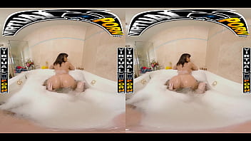 Virtual porn bath time with busty sasha pearl leads to the inevitable #pov