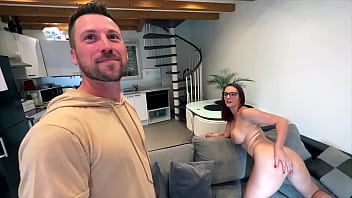 Léa veut faire sa première anale devant la caméra