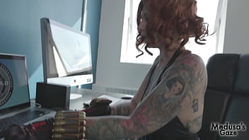 Black widows sting with scarlett love