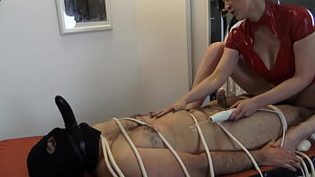 Latex milf alice use her fixed slave for her pleasure