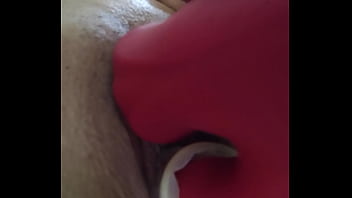 Amateur se masturba con su nuevo succionador y gime hasta correrse Amateur se masturba con su nuevo succionador y gime hasta correrse