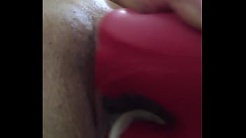 Amateur se masturba con su nuevo succionador y gime hasta correrse Amateur se masturba con su nuevo succionador y gime hasta correrse