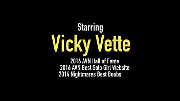 Smoking hot milf vicky vette rubs ice on puma swede's steamy nipples