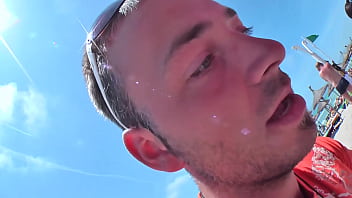 Teen turist meets a big cock and make her first porn