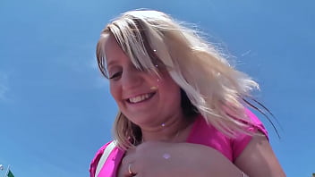 Teen turist meets a big cock and make her first porn