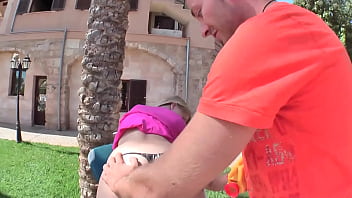 Teen turist meets a big cock and make her first porn