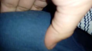 Agarrando la polla de mi sobrino d que rico algun dia me lo voy a coger