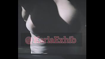 Enseñándole las tetas al taxista