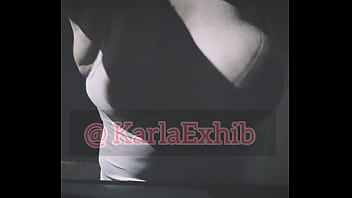 Enseñándole las tetas al taxista