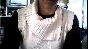 Older web cam slut showing tits